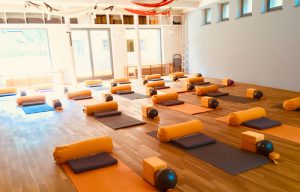 Yogaraum und probs im Yogahaus
