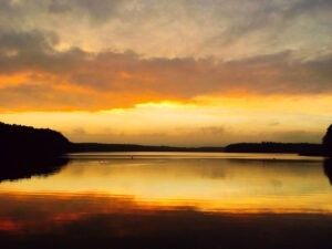 Sonnenuntergang im Winter am Stechlinsee